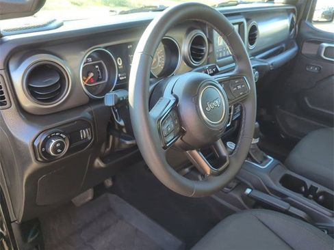 Certified 2023 Jeep Gladiator Sport image 12