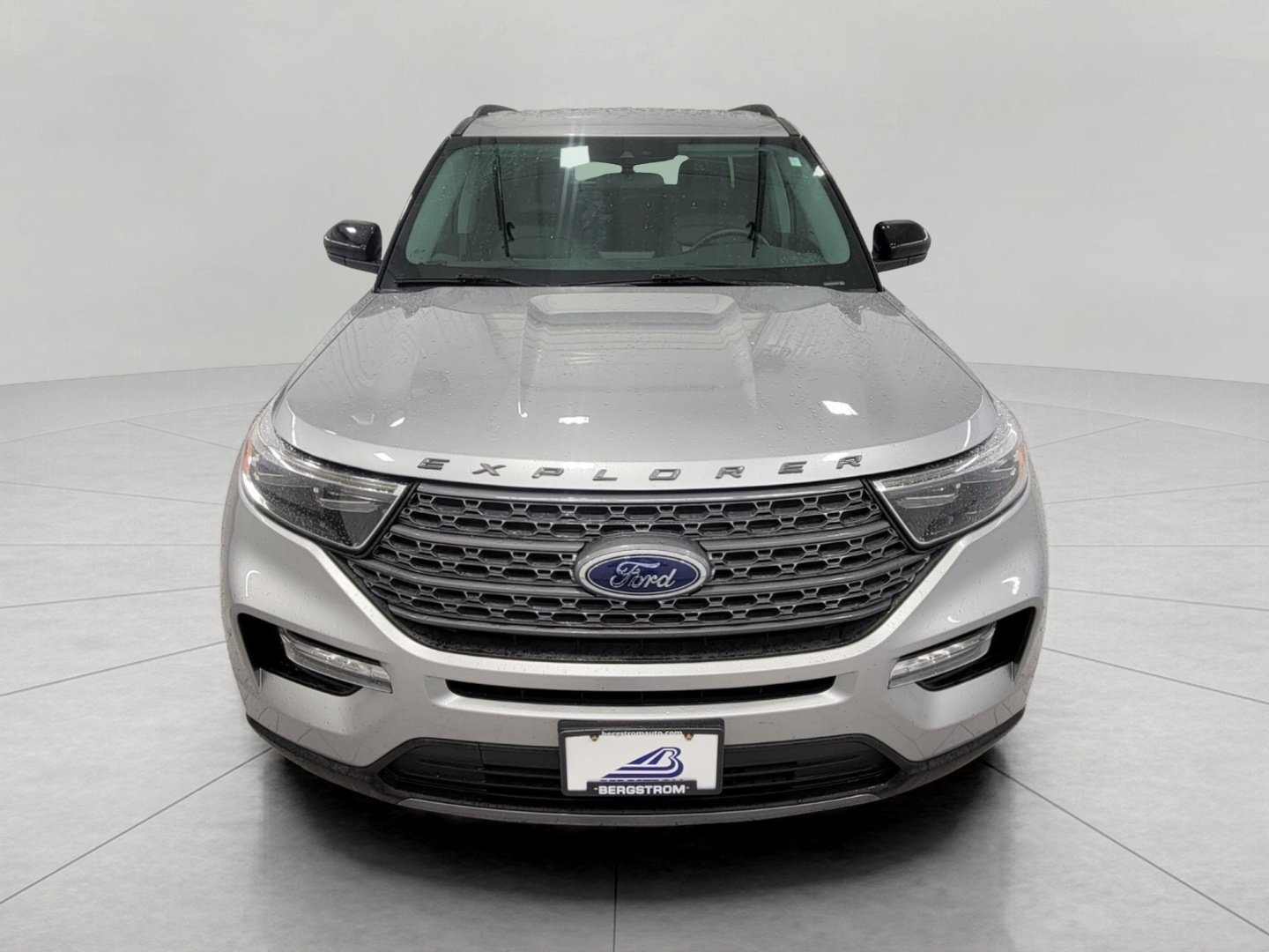 Used 2024 Ford Explorer XLT w/ Equipment Group 202A AWD/4WD image 13