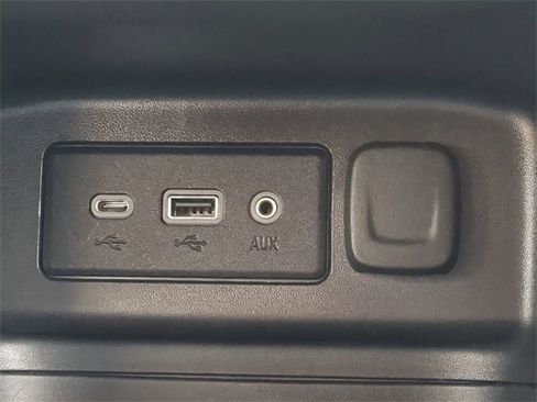 Used 2023 Chevrolet Equinox LT image 25