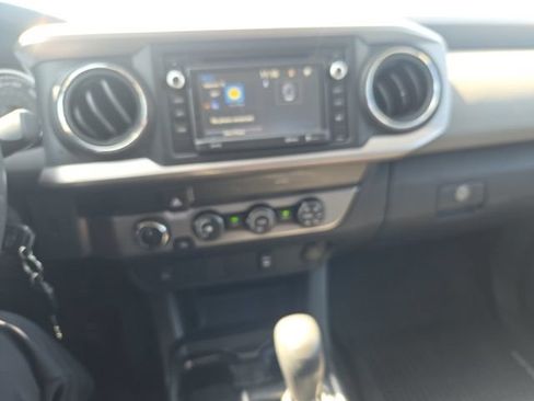 Used 2019 Toyota Tacoma SR5 AWD/4WD image 9