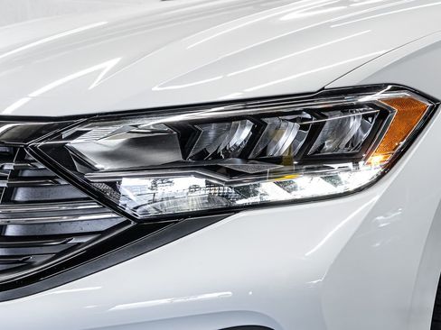 Used 2024 Volkswagen Jetta Sport image 9