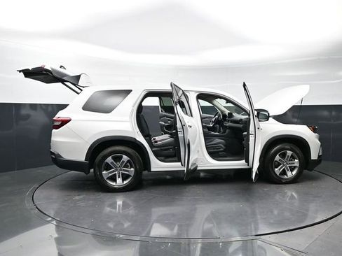 Used 2025 Honda Pilot EX-L image 43