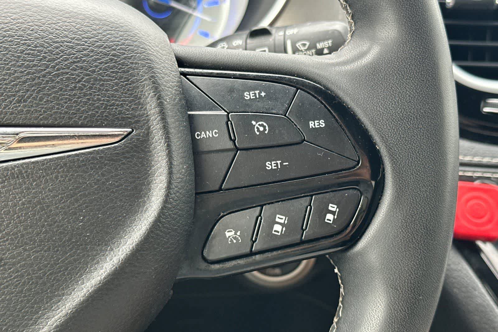 Used 2022 Chrysler Pacifica Limited w/ S Appearance Package FWD image 31