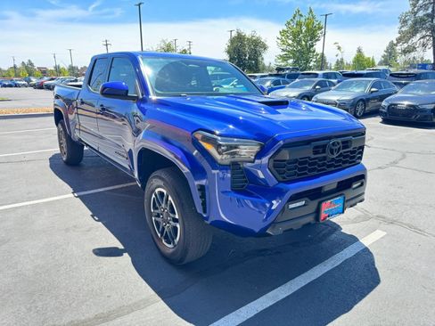 Used 2025 Toyota Tacoma TRD Sport AWD/4WD image 7
