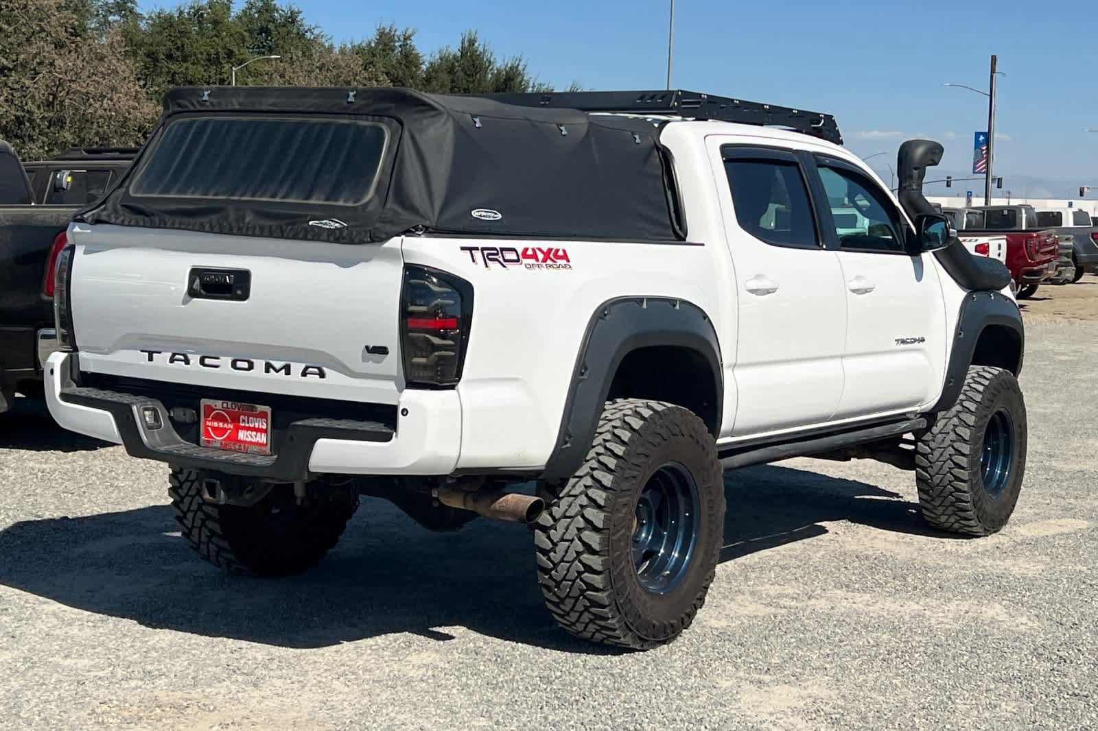Used 2019 Toyota Tacoma TRD Off-Road w/ Technology Package AWD/4WD image 3
