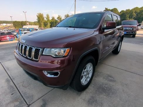 Used 2020 Jeep Grand Cherokee Laredo AWD/4WD image 3