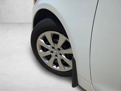 Used 2025 Toyota Corolla LE FWD image 10