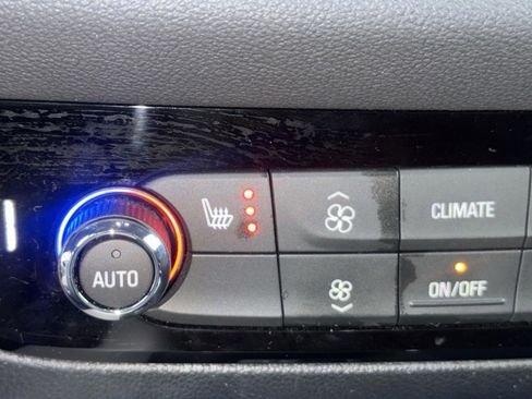 Used 2020 Buick Enclave Essence w/ Sport Touring Edition image 23