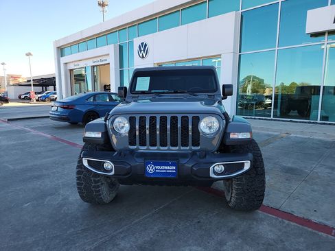 Used 2021 Jeep Gladiator Sport image 2