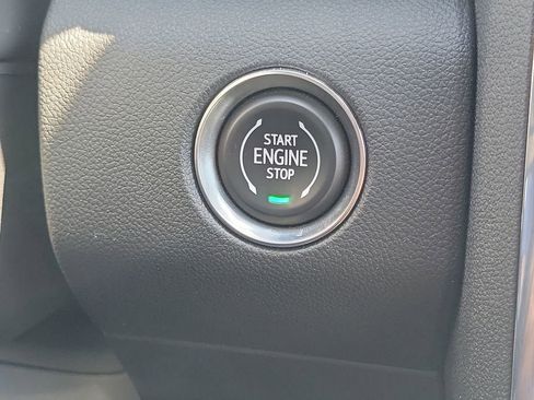 Used 2026 GMC Acadia Elevation w/ Elevation Premium Package FWD image 17