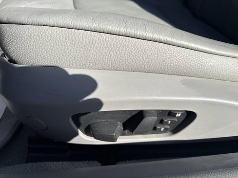 Used 2011 BMW 328i Convertible image 30