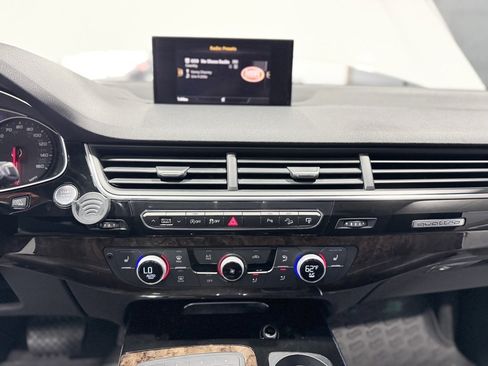 Used 2017 Audi Q7 3.0T Premium image 13