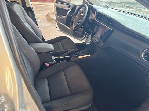 Used 2018 Toyota Corolla LE FWD image 21