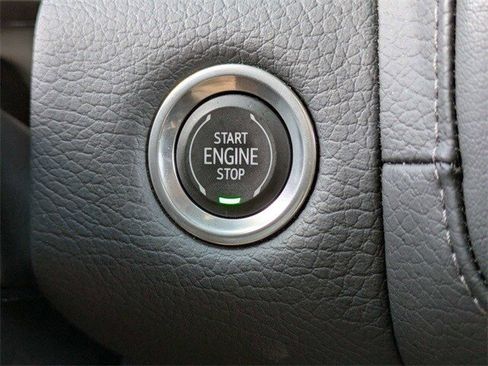 Used 2023 GMC Yukon Denali image 33