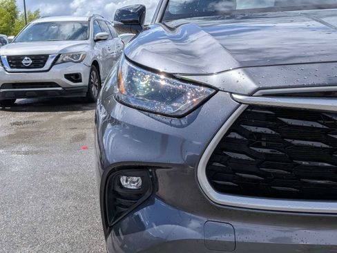 Used 2023 Toyota Highlander XLE FWD image 10