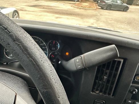 Used 2015 Chevrolet Express 2500 Extended image 27