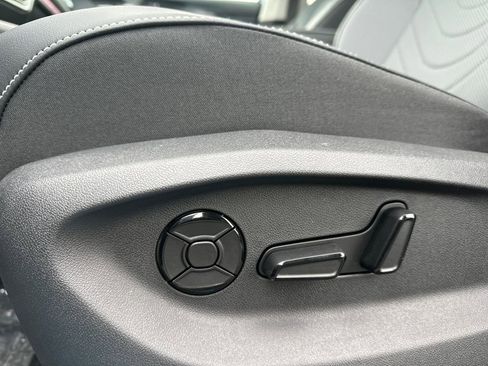 New 2026 Volkswagen Tiguan SE image 4