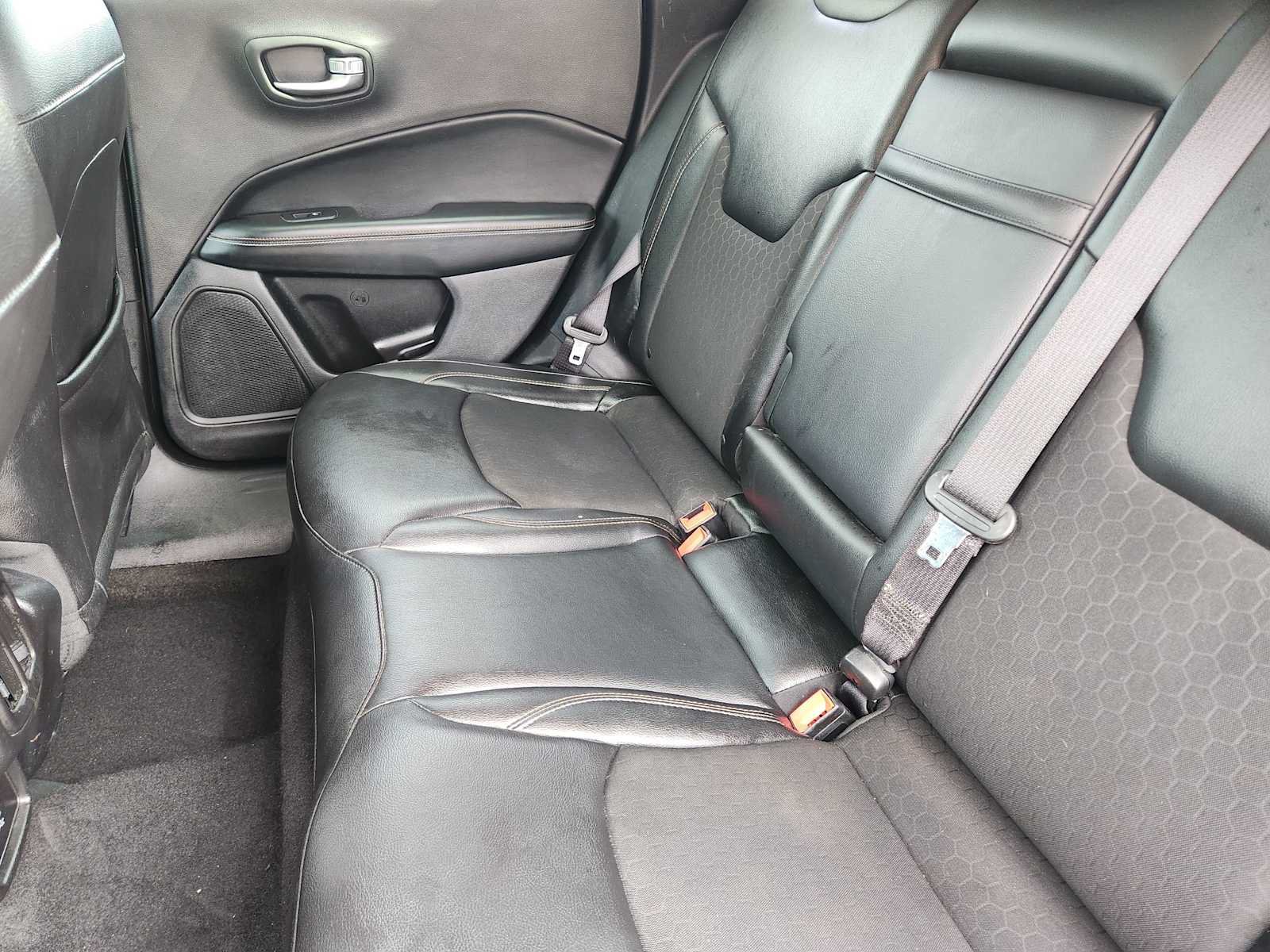 Used 2018 Jeep Compass Latitude FWD image 29