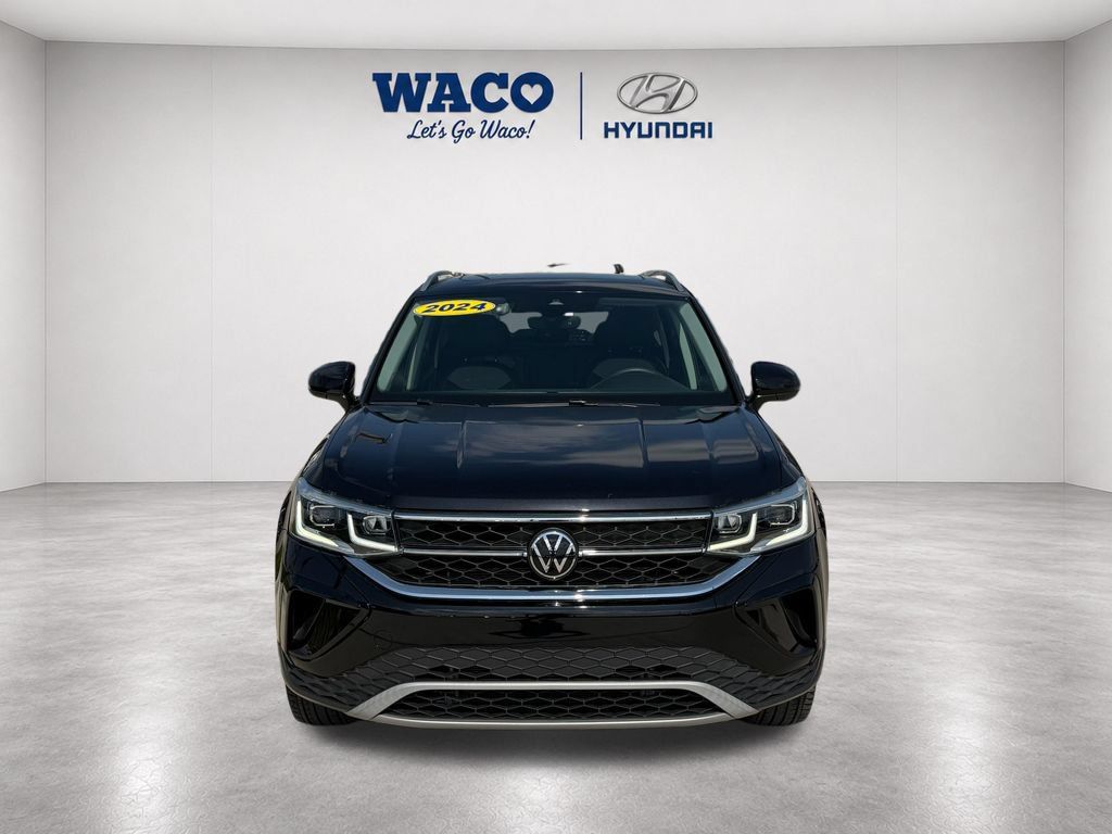 Used 2024 Volkswagen Taos SEL AWD/4WD image 3