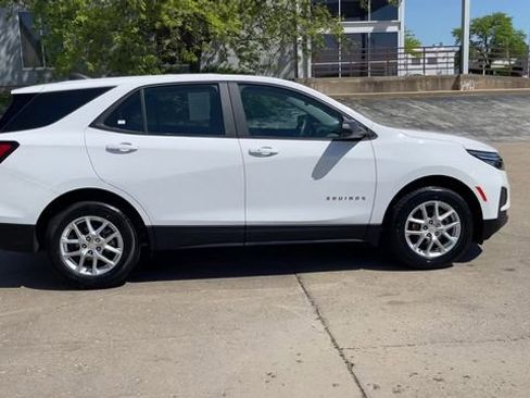 Used 2023 Chevrolet Equinox LS w/ Driver Confidence II Package FWD image 9