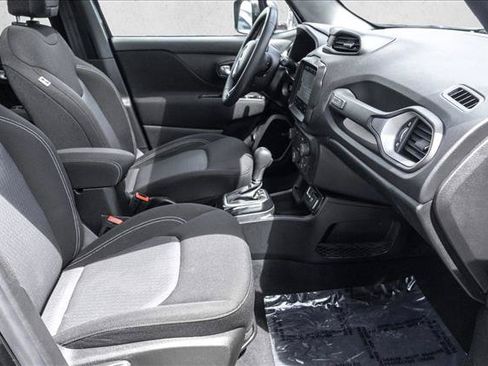 Used 2021 Jeep Renegade Latitude w/ Sun & Sound Group FWD image 27