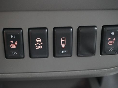 Used 2013 Nissan Frontier SL RWD image 21