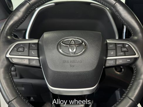 Used 2024 Toyota Highlander XSE AWD/4WD image 15