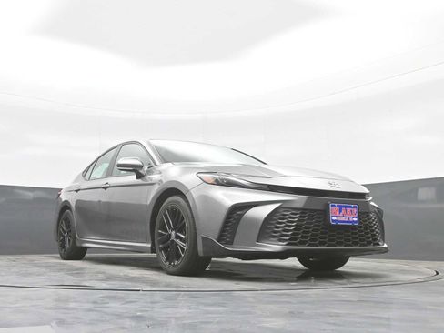 Used 2025 Toyota Camry SE FWD image 20