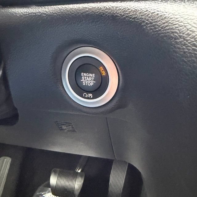Used 2025 Chrysler Pacifica Select FWD image 23