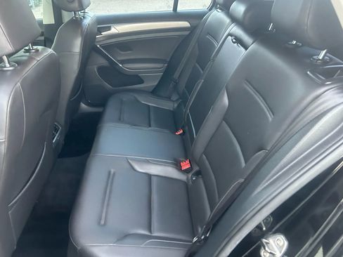 Used 2015 Volkswagen Golf TDI SE image 21