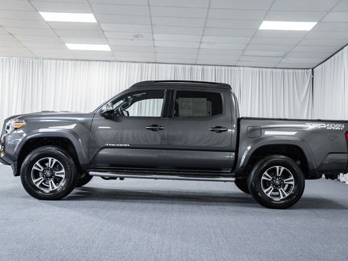 Used 2019 Toyota Tacoma TRD Sport image 5