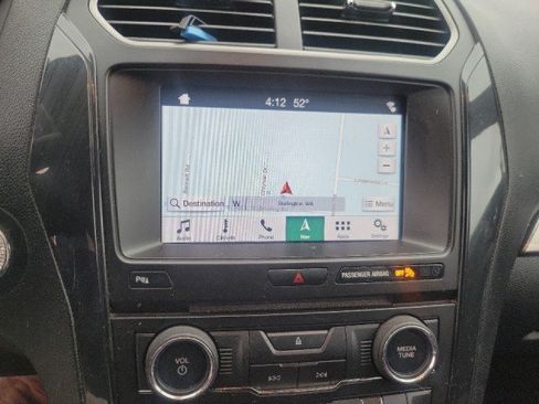 Used 2018 Ford Explorer XLT w/ Equipment Group 202A FWD image 4