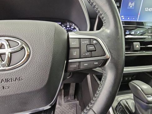 Used 2021 Toyota Highlander XLE AWD/4WD image 27