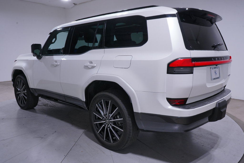 Used 2024 Lexus GX 550 w/ Cold Area Package AWD/4WD image 3