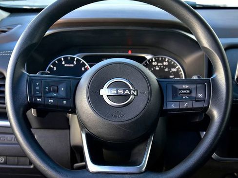 Used 2023 Nissan Rogue S image 17