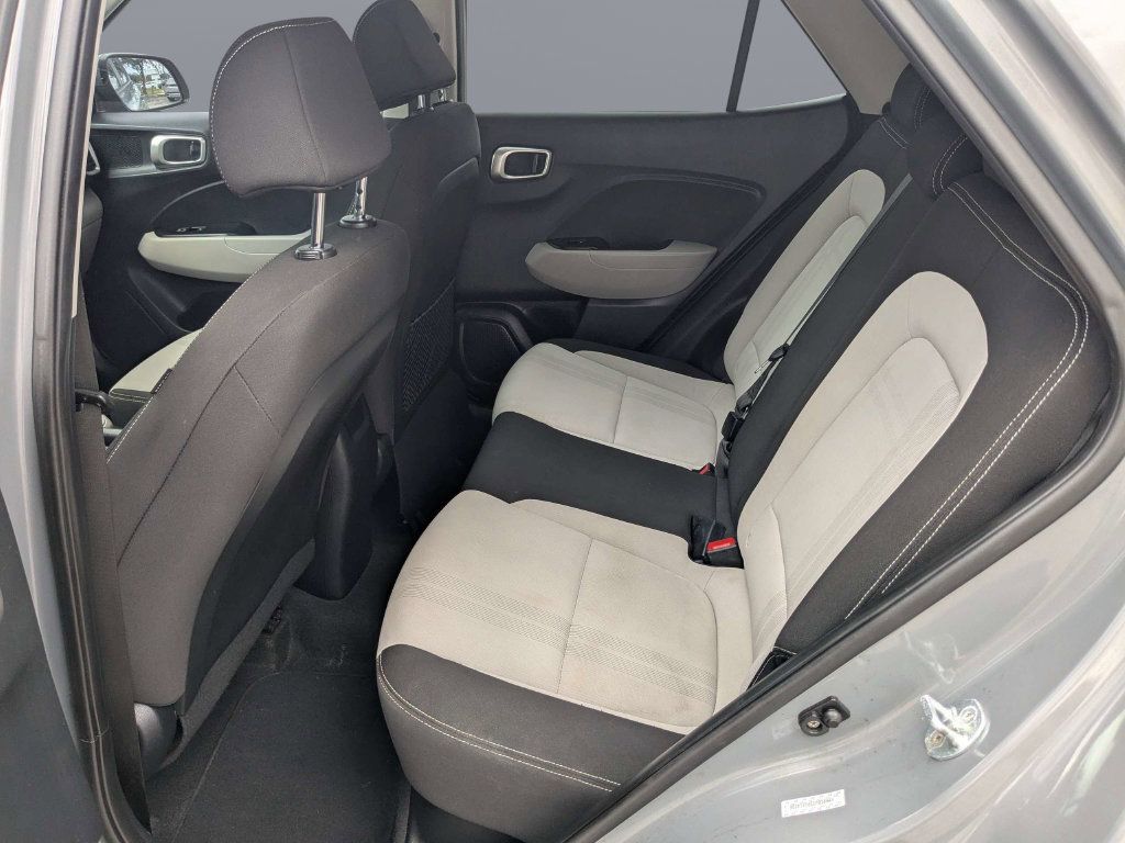 Used 2023 Hyundai Venue SEL FWD image 18