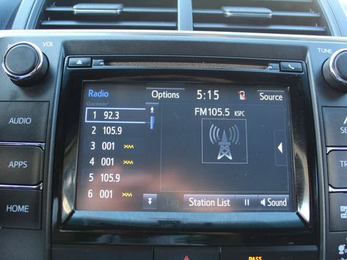 Used 2015 Toyota Camry XLE w/ Moonroof Package FWD image 18