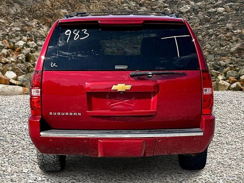 Used 2014 Chevrolet Suburban LTZ image 4