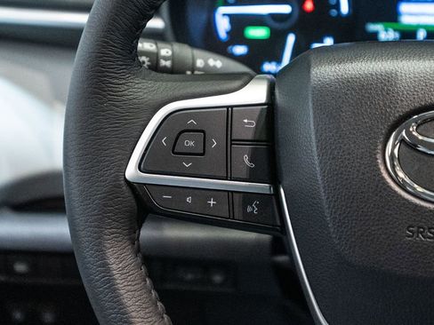 Used 2025 Toyota Sienna XLE image 29