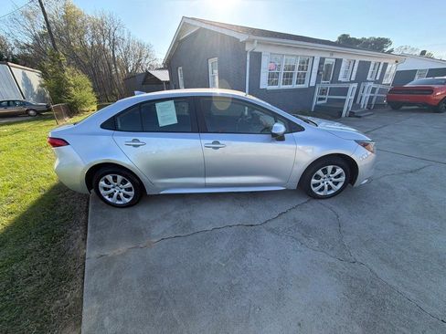 Used 2022 Toyota Corolla LE image 13