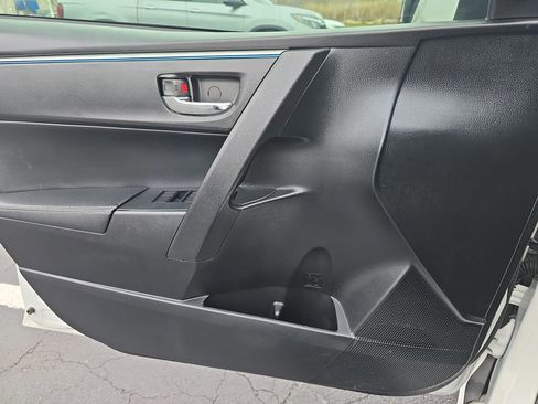 Used 2015 Toyota Corolla L image 27