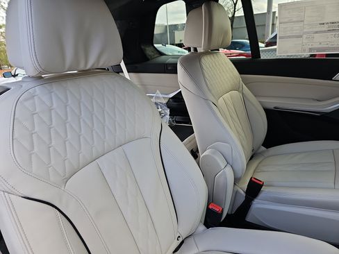 New 2026 BMW X7 xDrive40i w/ M Sport Package image 11