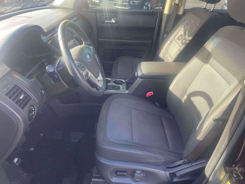 Used 2019 Ford Flex SE image 5