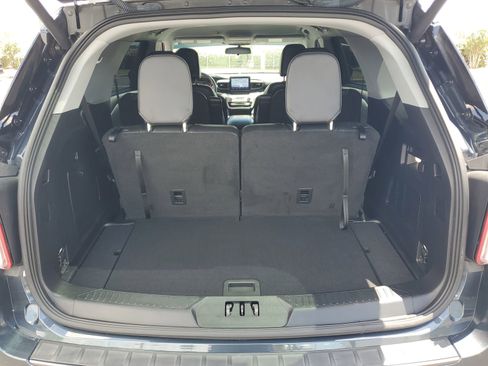 Certified 2022 Ford Explorer XLT w/ Equipment Group 202A RWD image 7