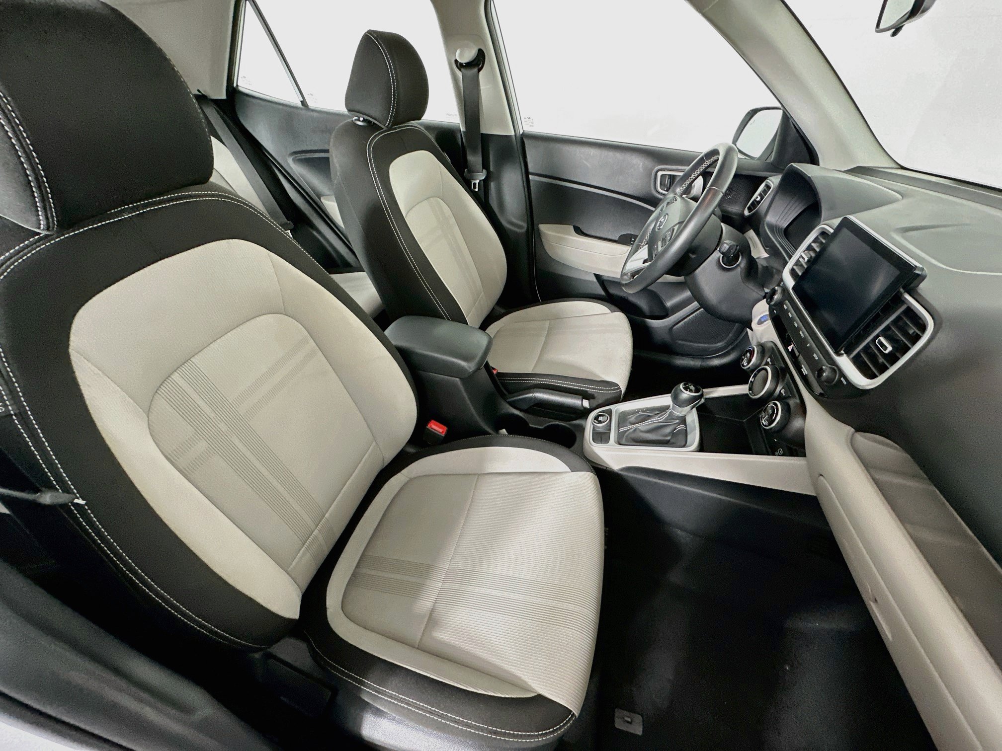 Used 2025 Hyundai Venue SEL FWD image 30
