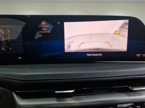 Used 2024 Cadillac XT4 Premium Luxury image 17