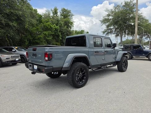 Used 2024 Jeep Gladiator Sport AWD/4WD image 3