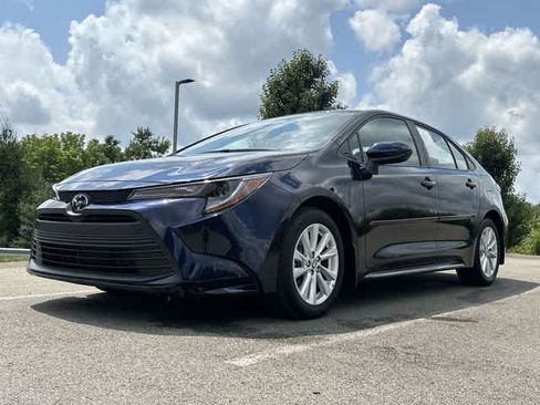 Used 2025 Toyota Corolla LE w/ LE Premium Package FWD image 26