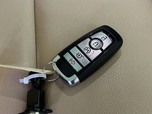 Used 2020 Ford Explorer XLT w/ Equipment Group 202A image 22