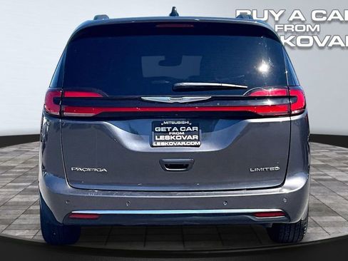 Used 2023 Chrysler Pacifica Limited FWD image 4